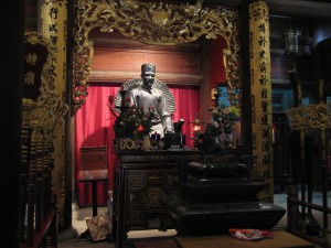 Ho Chi Minh Statue im Literaturtempel in Hanoi